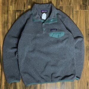 Patagonia Charcoal and Forest Green Snap-T Fleece